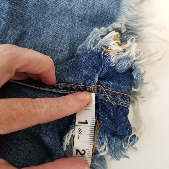 NWT Anthropologie Pilcro The Low-Slung Cut Off Denim Shorts Button Up Size 26P - Picture 4 of 12